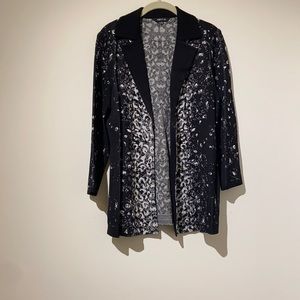 Misook black slight animal print jacket with hook closure